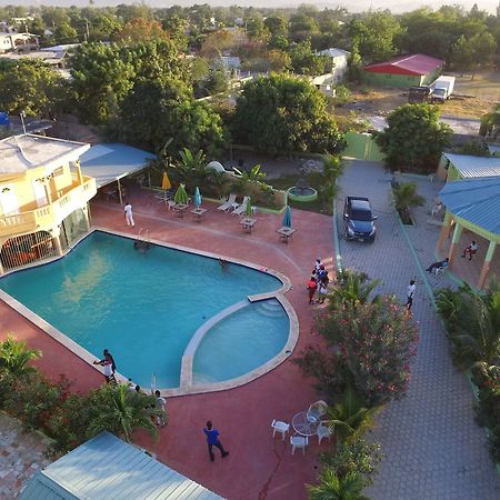 La Cayenna Hotel Et Restaurant Port-au-Prince Dış mekan fotoğraf