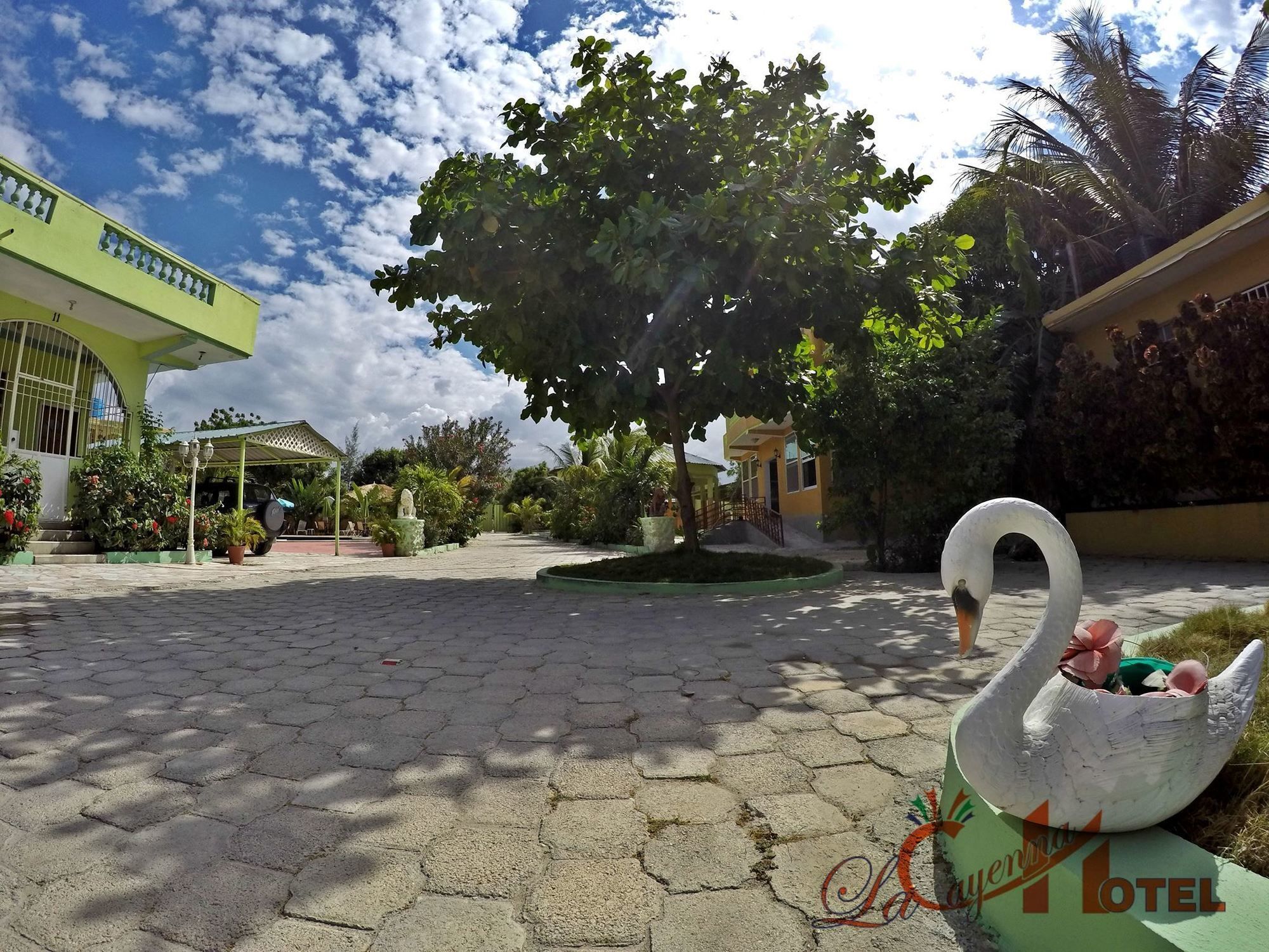 La Cayenna Hotel Et Restaurant Port-au-Prince Dış mekan fotoğraf